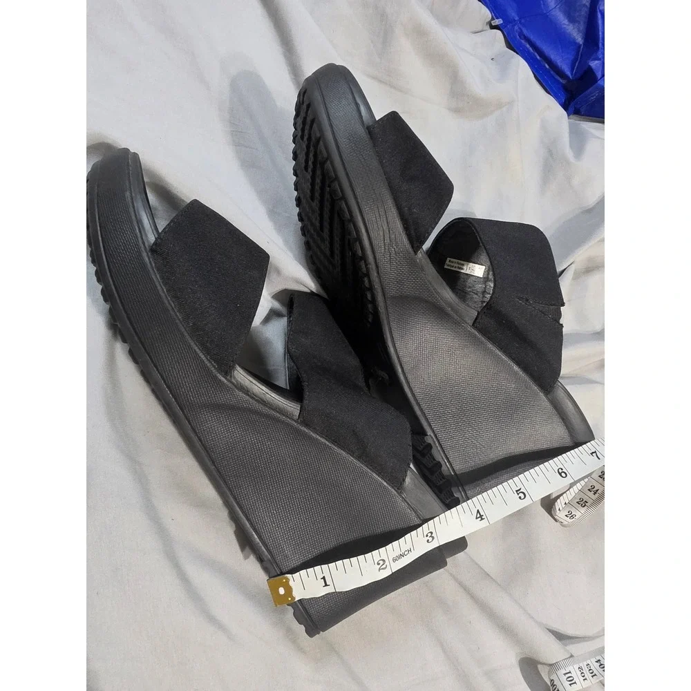 Crocs Leigh II Black Wedge Sandals Womens 9 Two Strap Platform Slides 202512